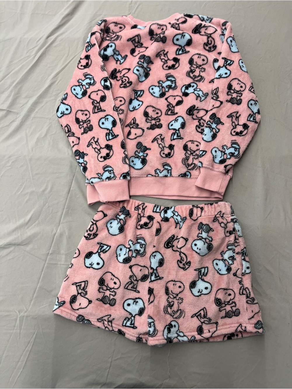 Peanuts Pink Fleece Snoopy Two-Piece Pajama Set with Light Blue Accents Size M - Picture 4 of 4